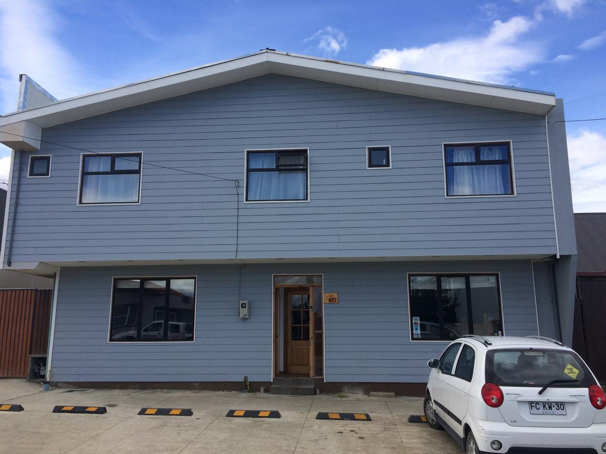 Hostal La Base Bed & Breakfast Puerto Natales Exterior photo