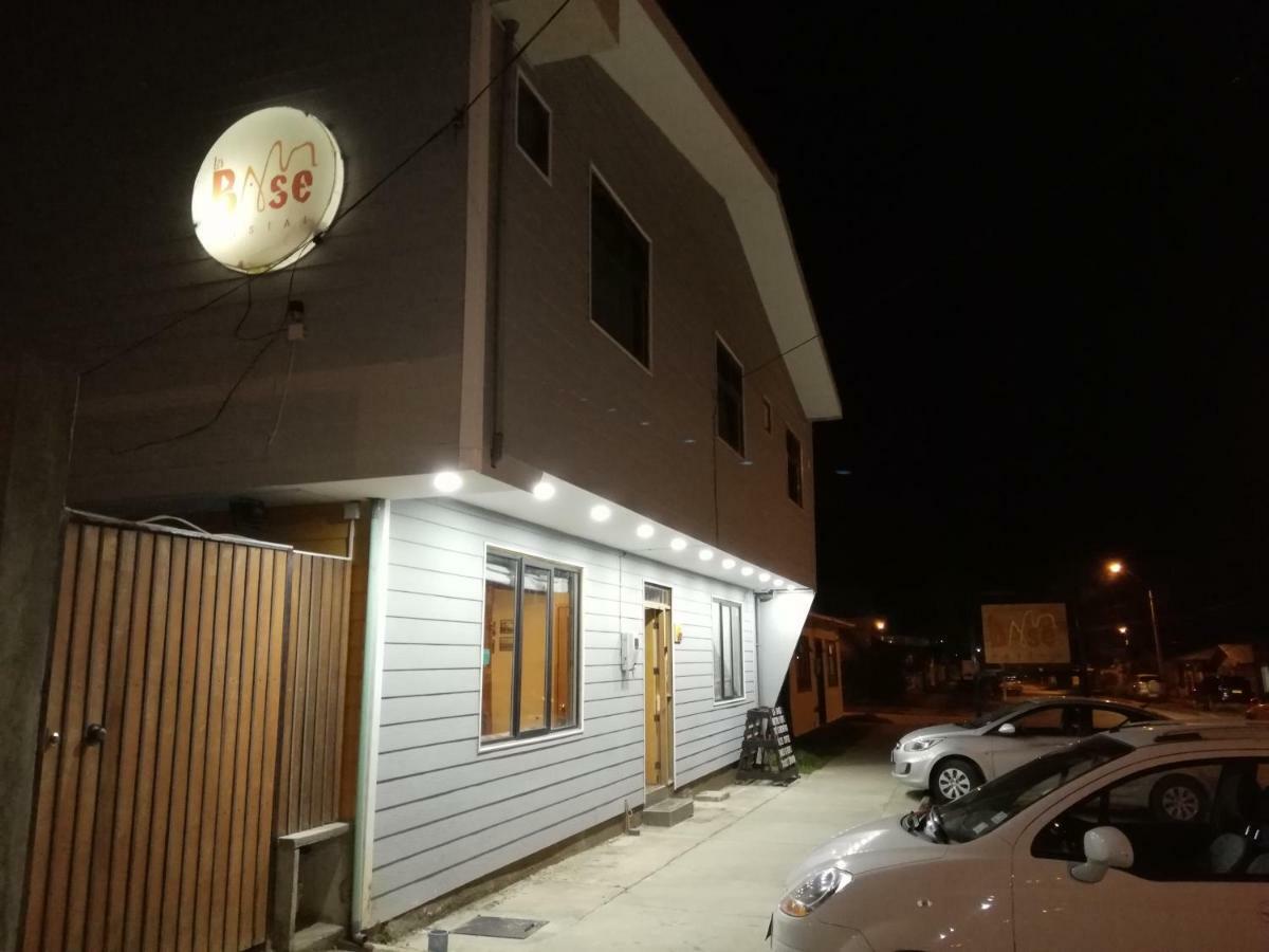 Hostal La Base Bed & Breakfast Puerto Natales Exterior photo