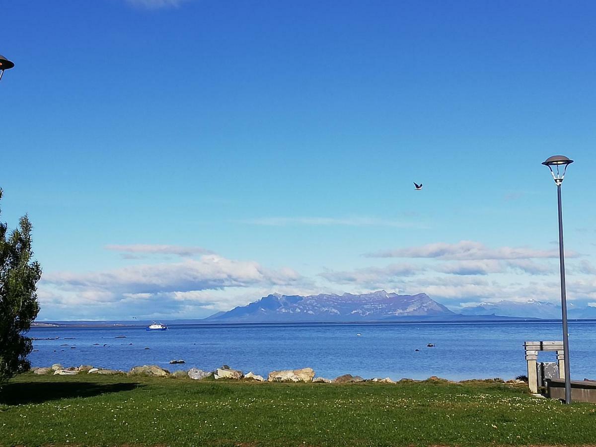 Hostal La Base Bed & Breakfast Puerto Natales Exterior photo