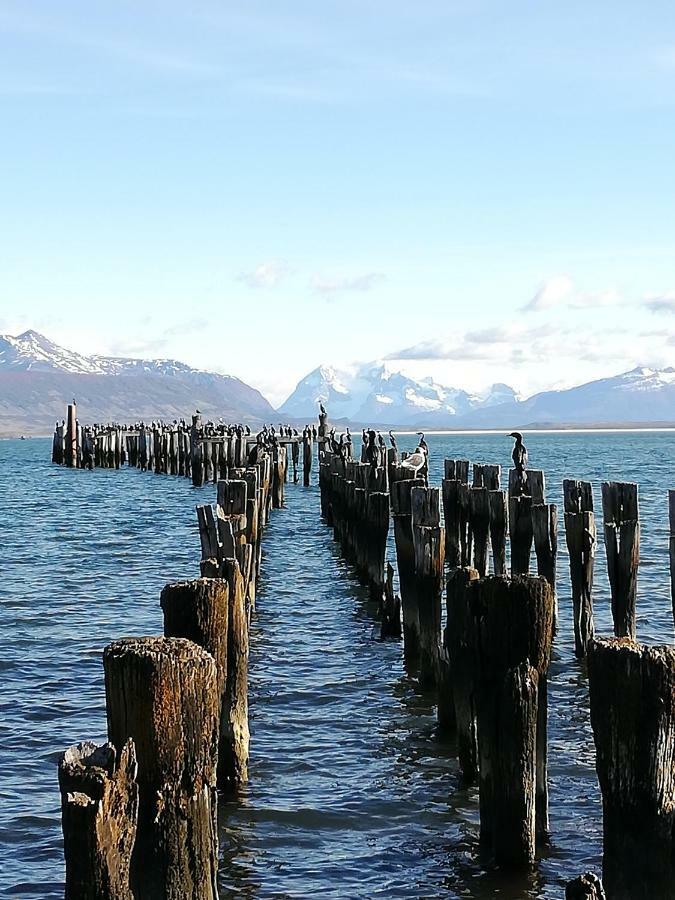 Hostal La Base Bed & Breakfast Puerto Natales Exterior photo